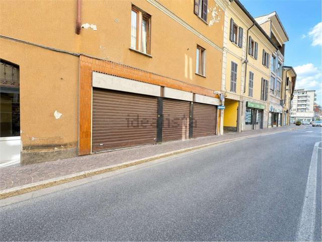 Locale Commerciale in vendita a Villaggio Trieste, Cantù