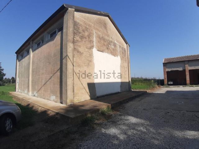 Locale Commerciale in vendita a Portomaggiore, Reggio Emilia