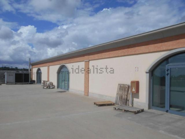 Locale Commerciale in vendita a Farniole, Foiano della Chiana
