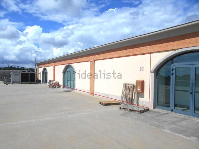 Locale Commerciale in vendita a Foiano Della Chiana, Toscana