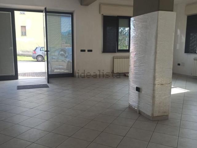 Locale Commerciale in vendita a Porcari, Lucca