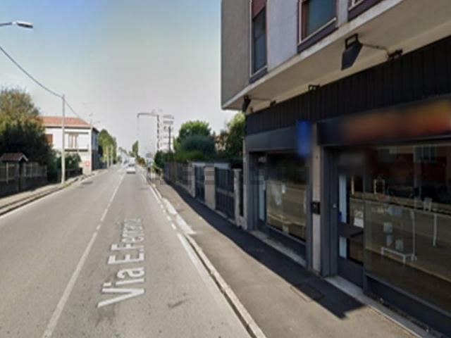 Locale Commerciale in vendita a Centro, Gallarate