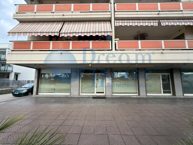 Locale Commerciale in vendita a Unione dei Comuni della Val Vibrata, Martinsicuro