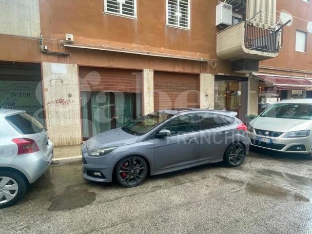 Locale Commerciale in vendita a Puglia, Barletta-andria-trani