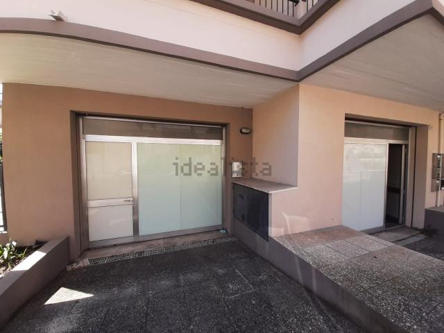 Locale Commerciale in vendita a Loreto, Pesaro