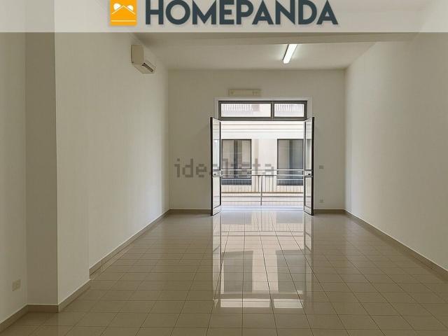 Locale Commerciale in vendita a Puglia, Lecce
