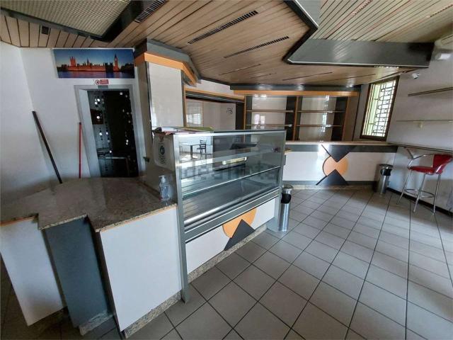 Locale Commerciale in vendita a Unione dei comuni del Distretto Ceramico, Sassuolo