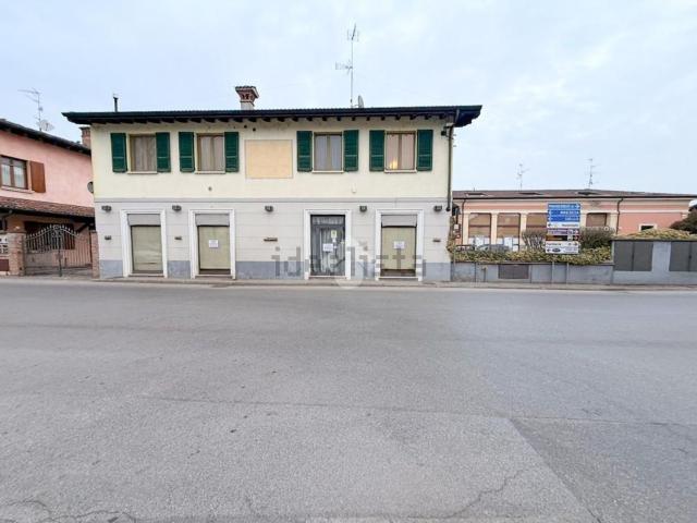 Locale Commerciale in vendita a Offlaga, Lombardia