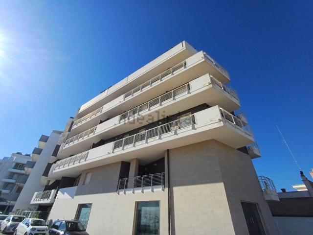 Locale Commerciale in vendita a Puglia, Bari