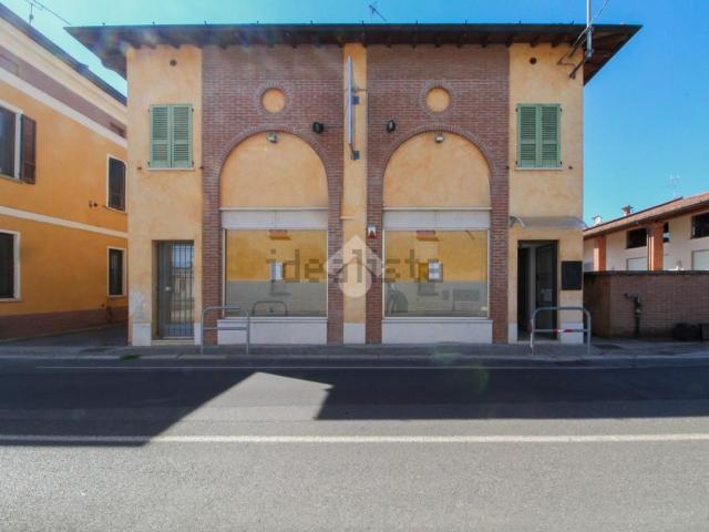 Locale Commerciale in vendita a Bassano Bresciano, Lombardia