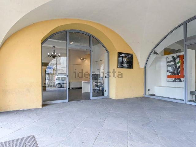 Locale Commerciale in vendita a Alzano Lombardo, Lombardia