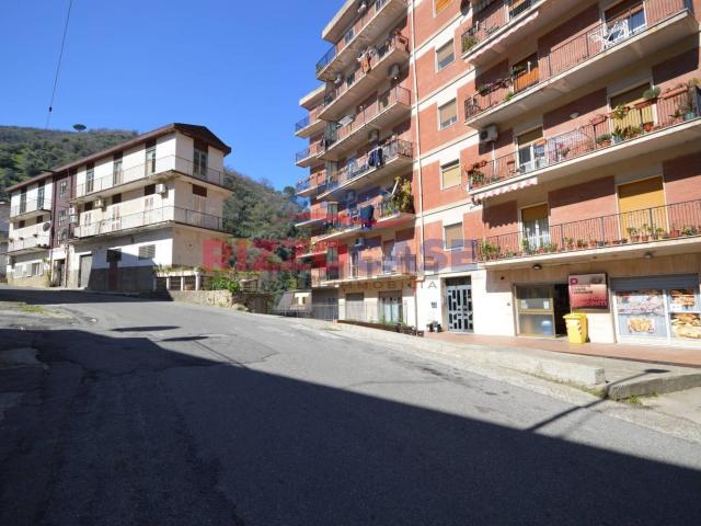 Locale Commerciale in vendita a Corigliano-Rossano, Calabria
