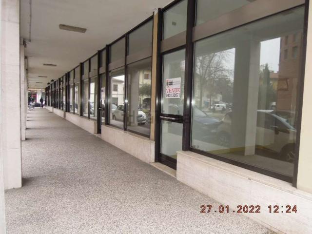 Locale Commerciale in vendita a Cervignano Del Friuli, Friuli-Venezia Giulia