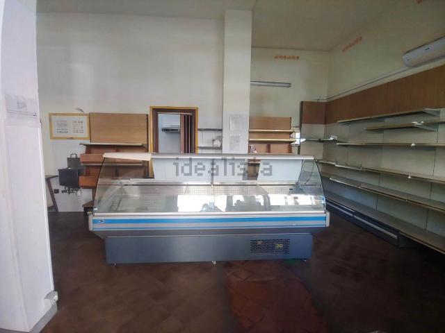 Locale Commerciale in vendita a Villaggio Gescal, Piemonte