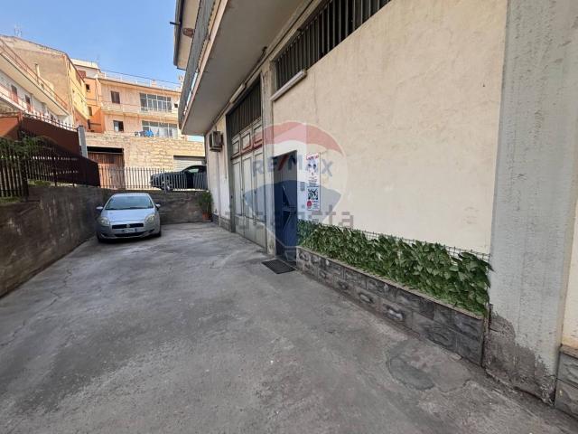 Locale Commerciale in vendita a Santa Maria Di Licodia, Sicilia