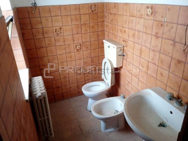Locale Commerciale in vendita a Puglia, Lecce