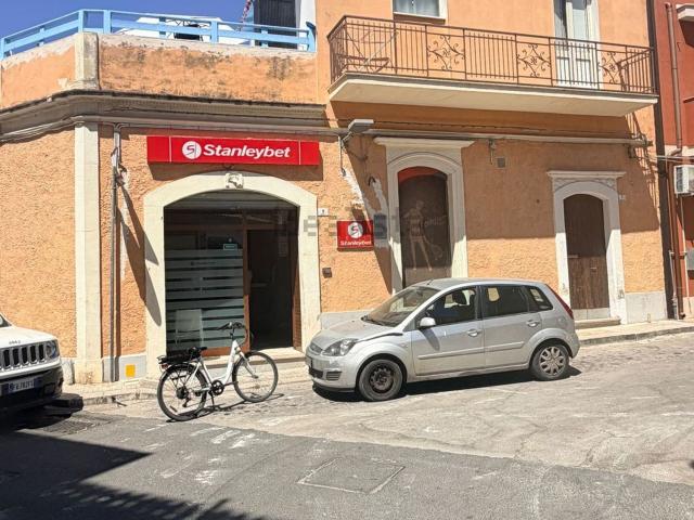 Locale Commerciale in vendita a Avola, Sicilia