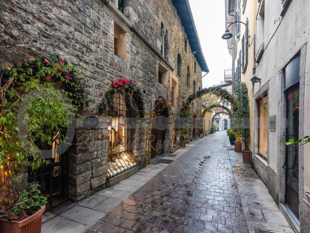 Locale Commerciale in vendita a Sant'Agostino, Como