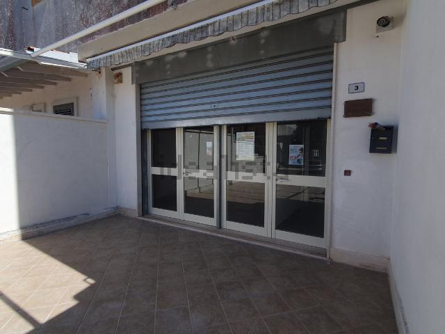 Locale Commerciale in vendita a Puglia, Lecce