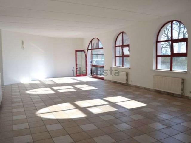 Locale Commerciale in vendita a Comunità della Val di Non, Fondo