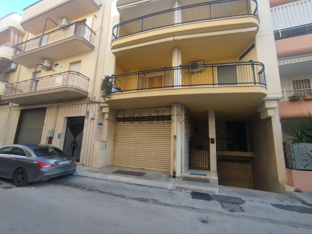 Locale Commerciale in vendita a Puglia, Bari