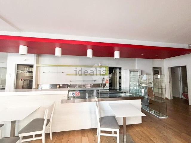 Locale Commerciale in vendita a Acquate, Lecco