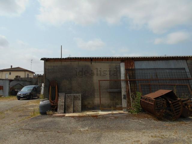 Locale Commerciale in vendita a Portomaggiore, Reggio Emilia