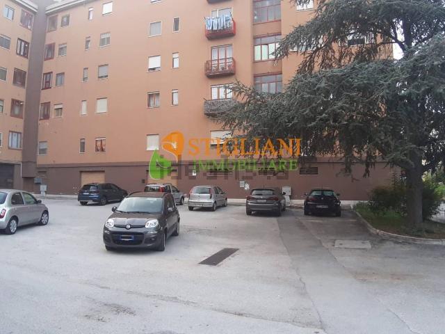 Locale Commerciale in vendita a San Giovanni, Campobasso