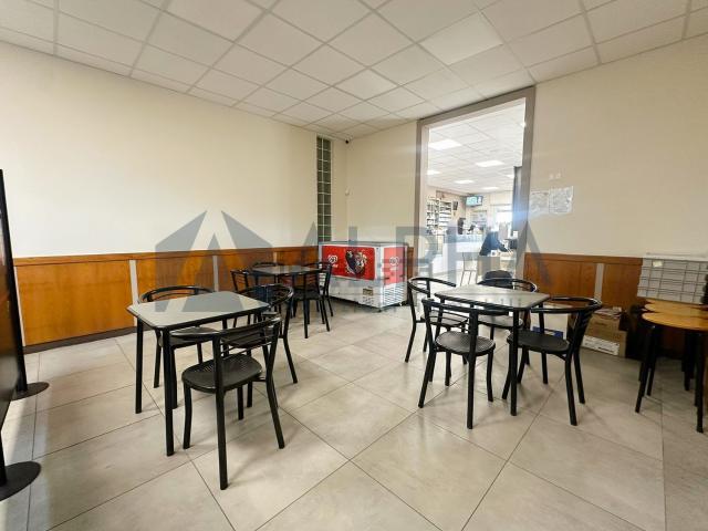 Locale Commerciale in vendita a Ravenna, Reggio Emilia