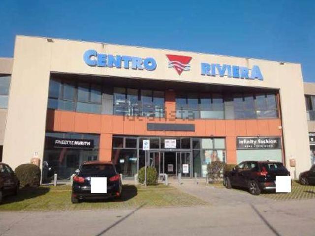 Locale Commerciale in vendita a San Pietro, Stra