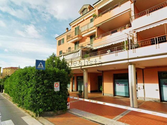 Locale Commerciale in vendita a Caramagnetta, Imperia