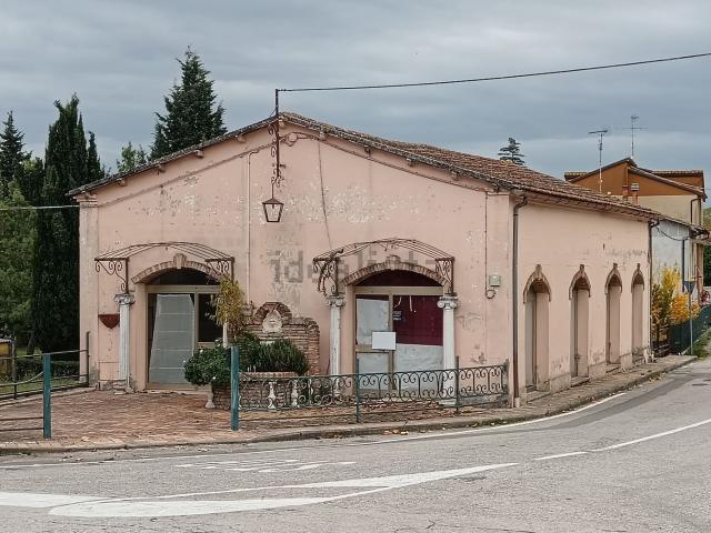 Locale Commerciale in vendita a Marche, Pesaro E Urbino