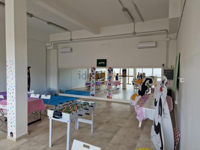 Locale Commerciale in vendita a Capranica, Lazio