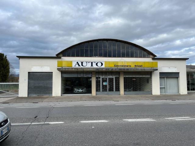 Locale Commerciale in vendita a Tempagnano di Lunata, Bagni Di Lucca Ponte