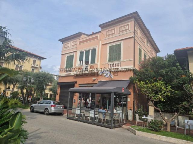 Locale Commerciale in vendita a Bordighera, Liguria