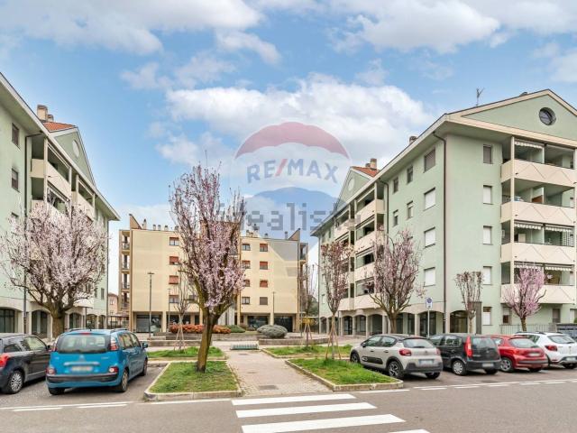 Locale Commerciale in vendita a Bariana, Garbagnate Milanese