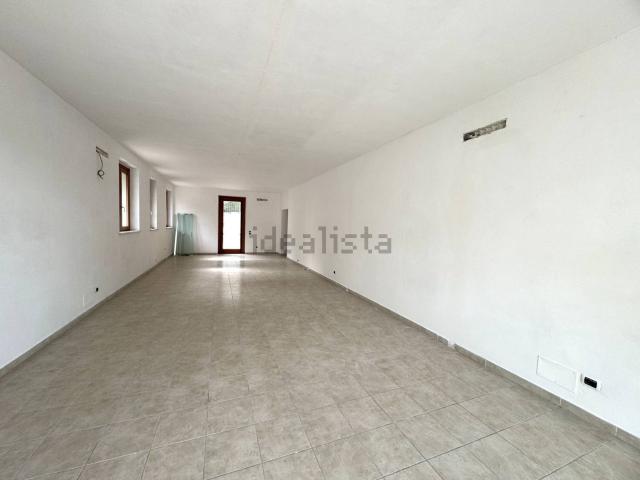 Locale Commerciale in vendita a Marche, Fermo
