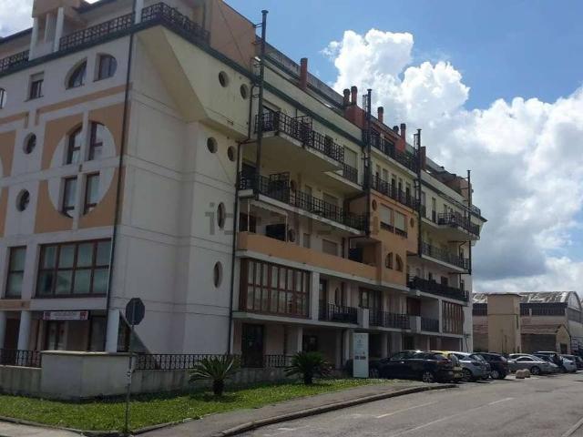 Locale Commerciale in vendita a Lo Sperone, Pistoia