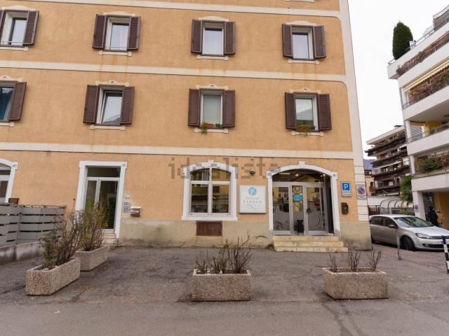 Locale Commerciale in vendita a Oltrisarco-Aslago - Oberau-Haslach, Bolzano - Bozen