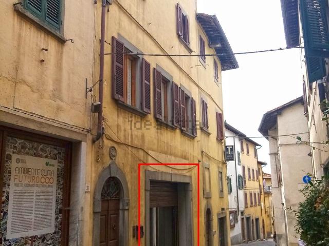 Locale Commerciale in vendita a Bibbiena, Toscana