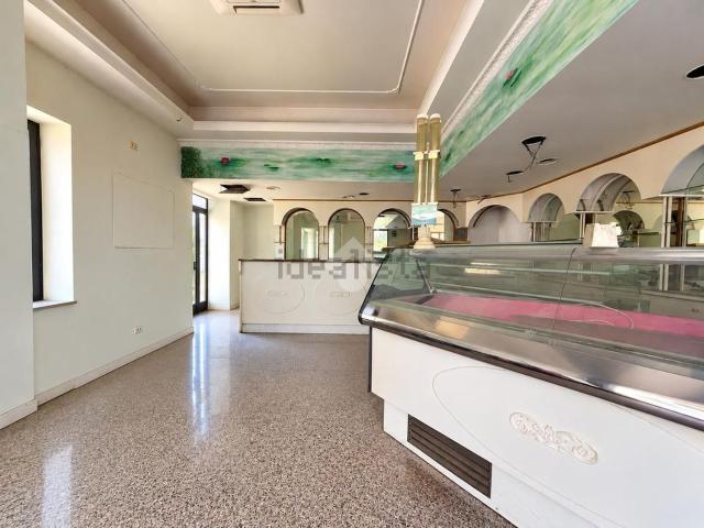 Locale Commerciale in vendita a San Nicolò a Tordino, Teramo