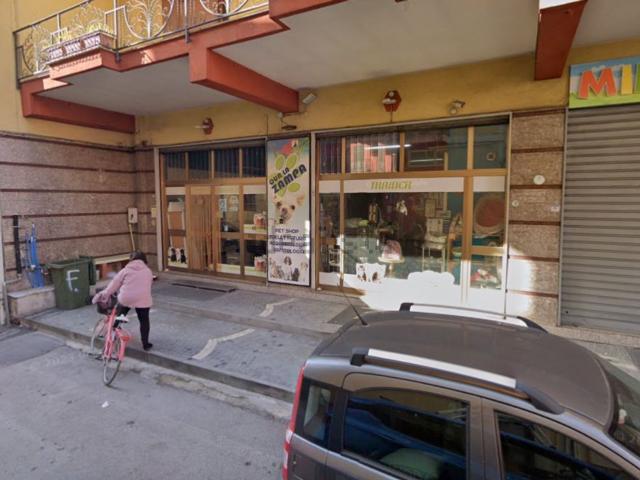 Locale Commerciale in vendita a Striano, Campania