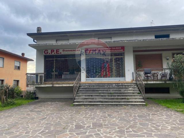 Locale Commerciale in vendita a Calepio, Castelli Calepio