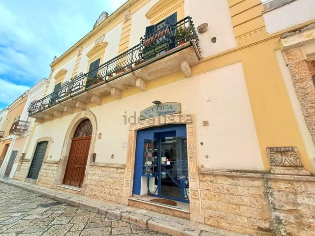 Locale Commerciale in vendita a Municipio 4, Puglia
