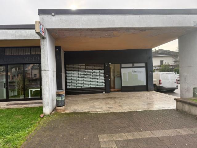 Locale Commerciale in vendita a Rodano, Lombardia