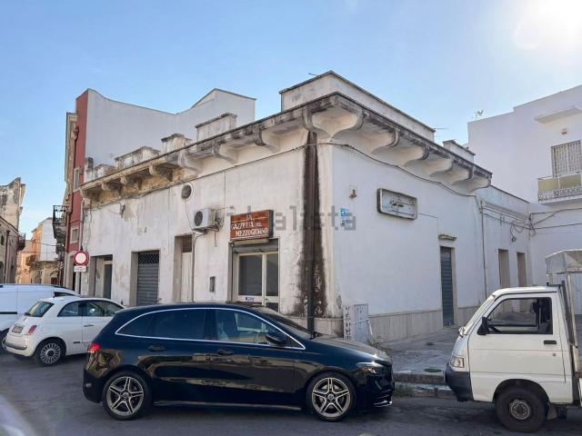 Locale Commerciale in vendita a Puglia, Brindisi