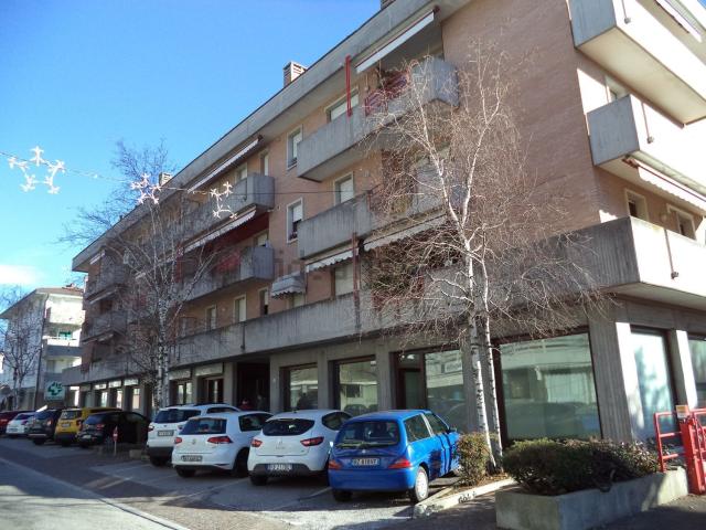 Locale Commerciale in vendita a Manzano, Friuli-Venezia Giulia