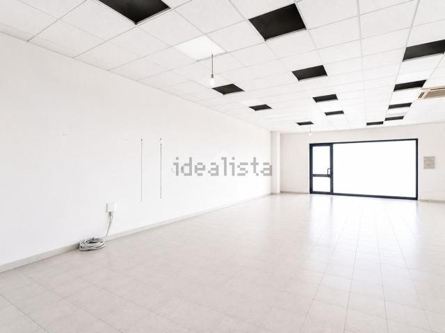 Locale Commerciale in vendita a Giulianova, Abruzzo