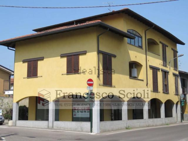 Locale Commerciale in vendita a Cassina Ferrara, Saronno