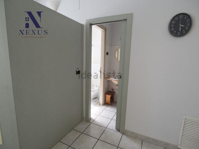 Locale Commerciale in vendita a San Lazzaro, Marche